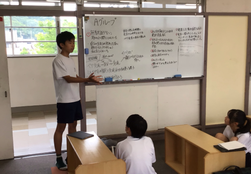 令和７年５月29日（木）　１年１組 公開授業を生徒が参観しました　～生徒と共に創り上げる授業を目指して～